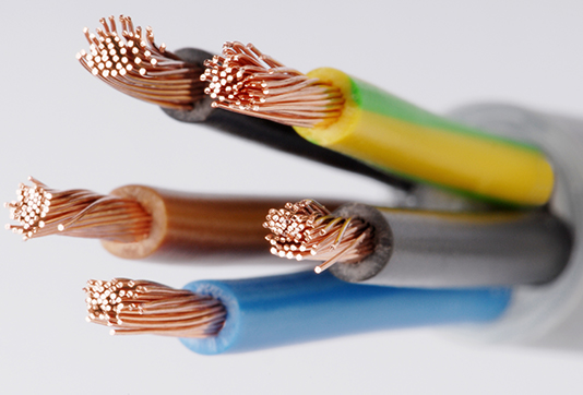 Mihin tilanteisiin erityyppiset virtakaapelit sopivat?